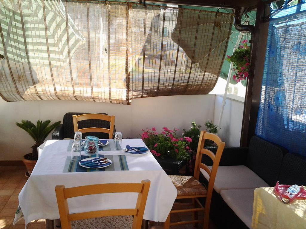 Alojamento de Acomodação e Pequeno-almoço Luna Blu 3*